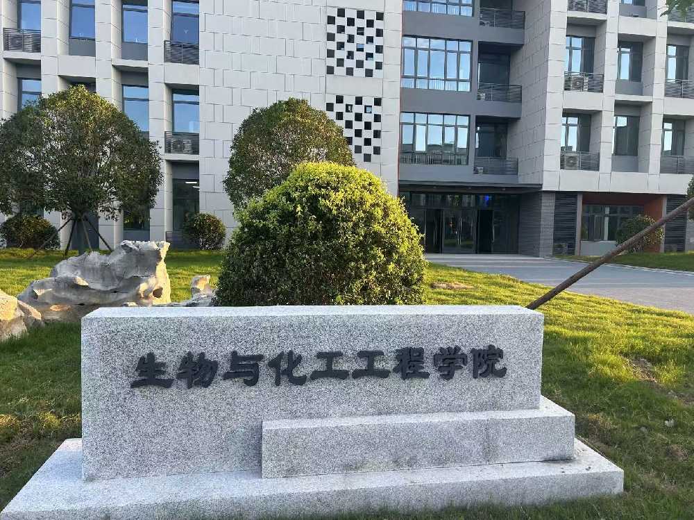 龙陵县扬州职业大学体育场高杆灯项目